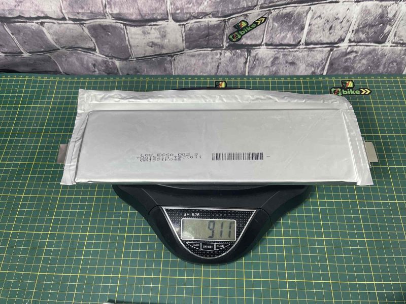 akkumulyatornyj-element-lg-chem-lgx-e66-himiya-nmc-36v-paket-emkost-66a-ch-razryad-3-5c-2000-cziklov-920gram Аккумуляторный елемент LGX-e66 химия NMC 3.6v (пакет) емкость 66А/Ч разряд 3-5c 2000 циклов 920грам